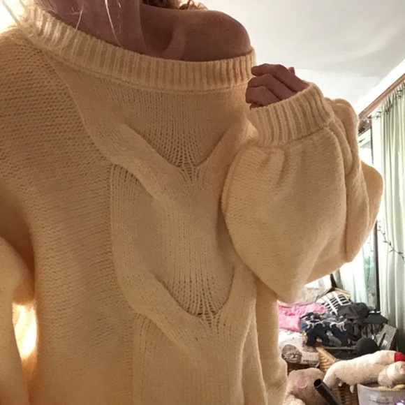 Boutique Butter Yellow Knit Sweater Size M NWT 🍋 - Picture 2 of 7